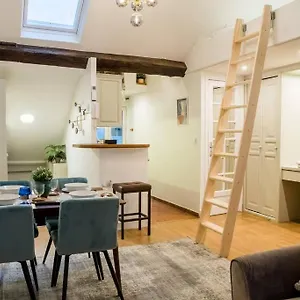 Spacious In Hyper Center - Smart Tv & Wifi - 4p Appartement Parijs